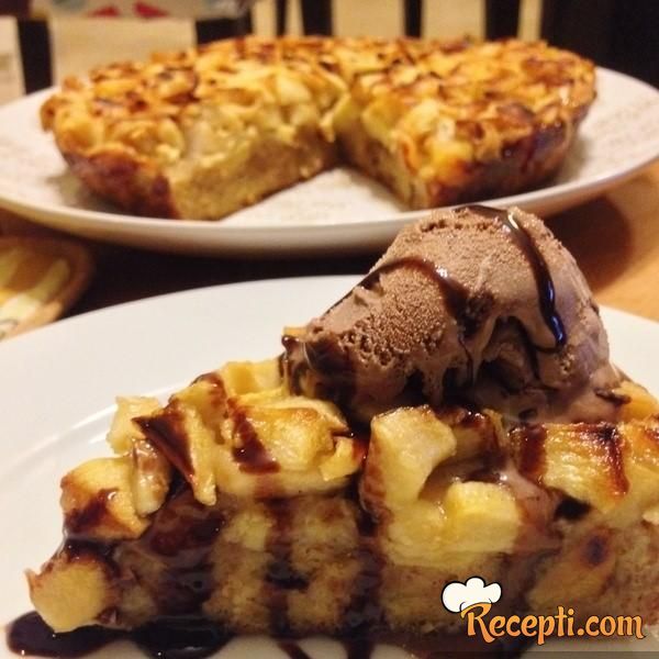 Apple pie bread pudding