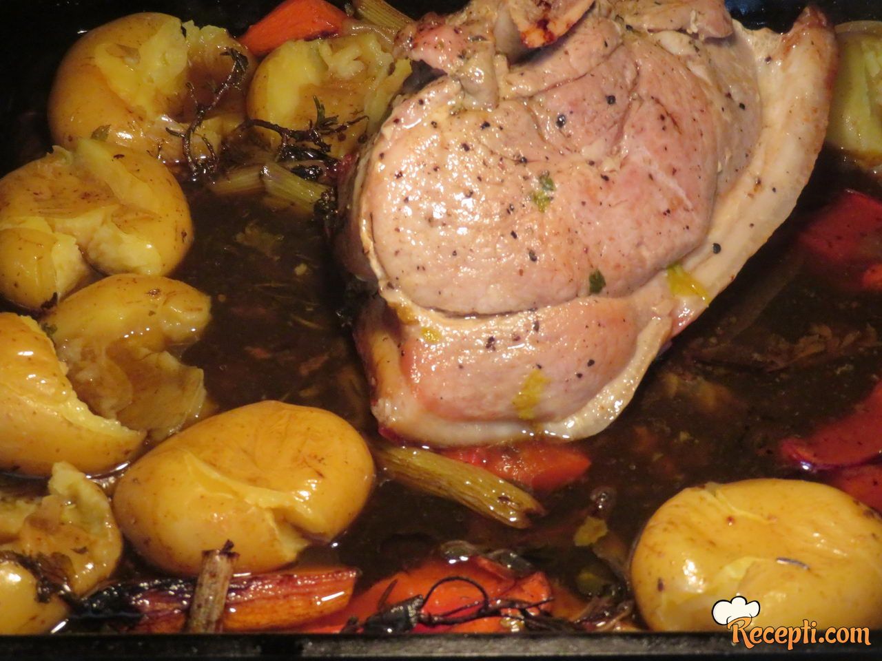 Pečena svinjetina, mini praziluk, gnječen krompir