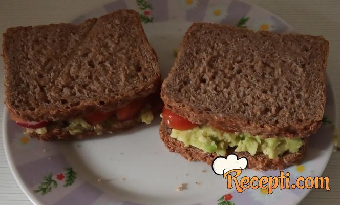 Avokado tost