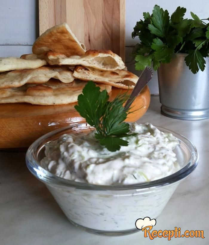 Caciki (tzatziki) salata