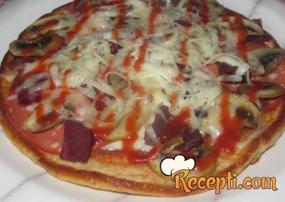 Speltina pizza iz tiganja