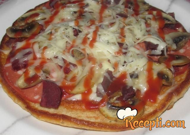 Speltina pizza iz tiganja