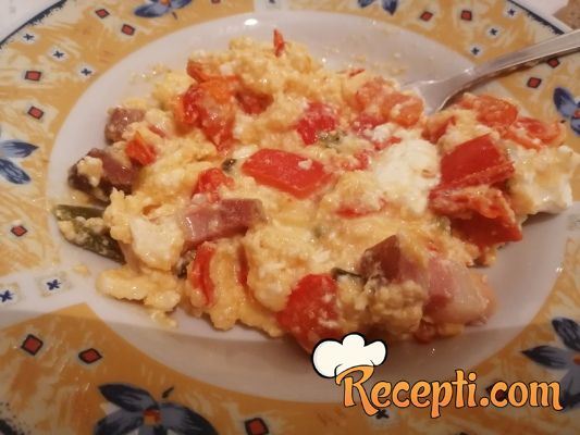 Obrok sa slaninom, paprikom i jajima