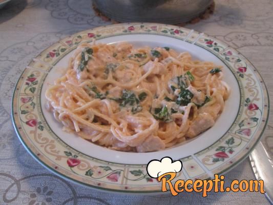 Špagete u kremastom sosu sa spanaćem