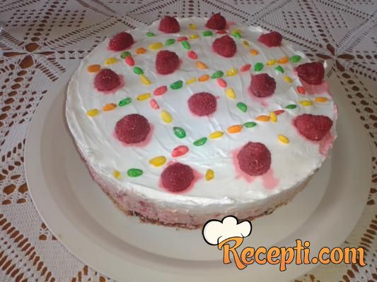 Torta s ekspandiranim pirinčem i voćem