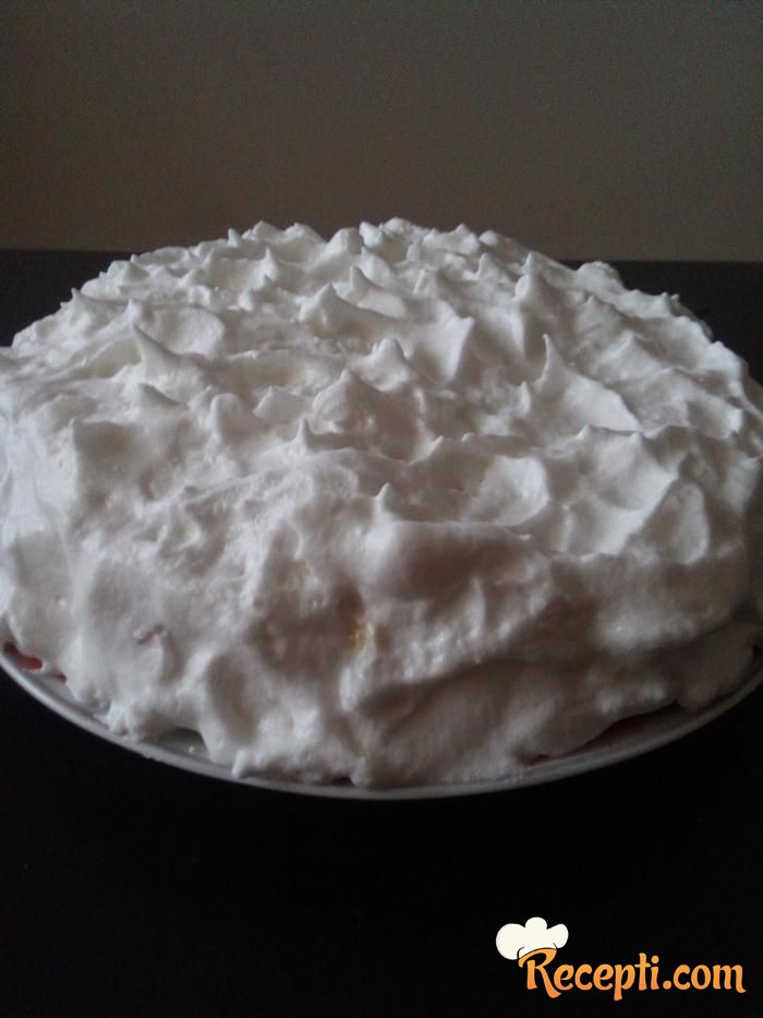 Šuškava torta sa jagodama