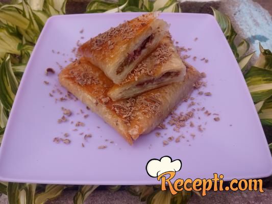 Baklava trouglici sa orasima i suvim voćem