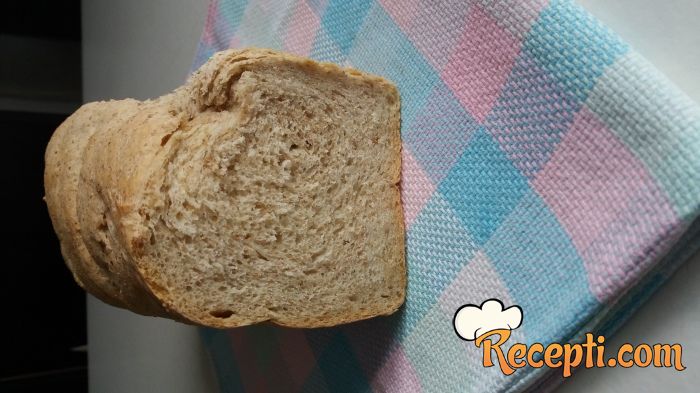 Domaći hleb sa integralnim brašnom