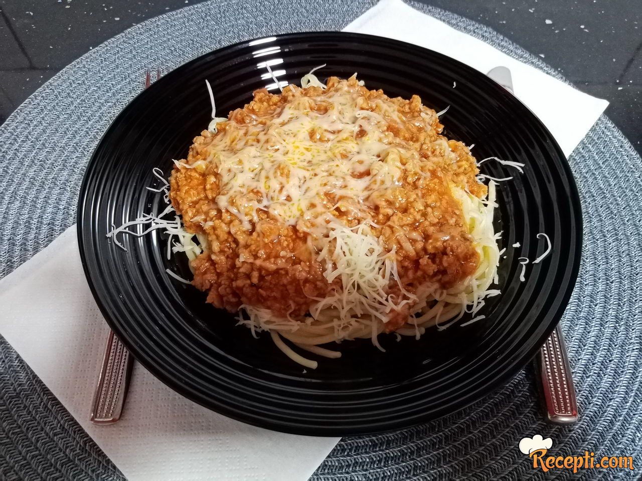 Špagete sa mlevenim mesom (2)