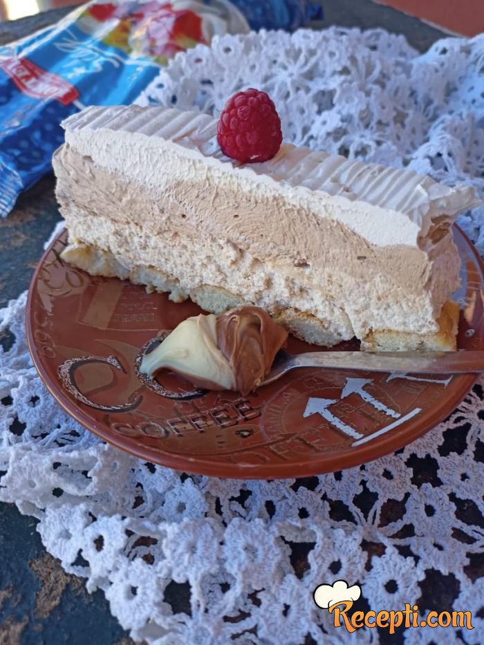 Kremasta šlag torta sa kremom