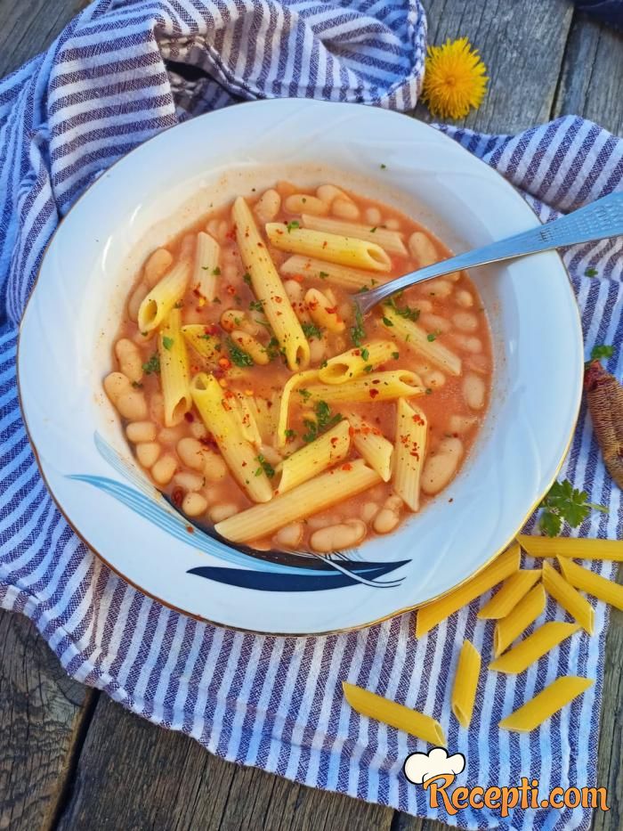 Posni pasulj sa makaronama