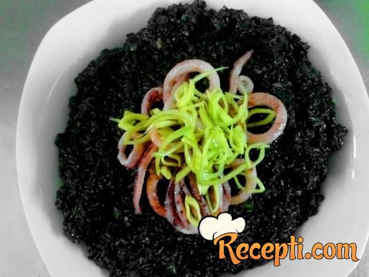 Crni rižoto sa lignjama