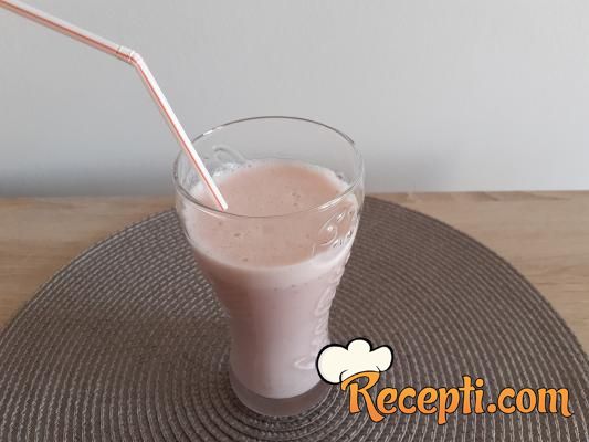 Voćni milkshake