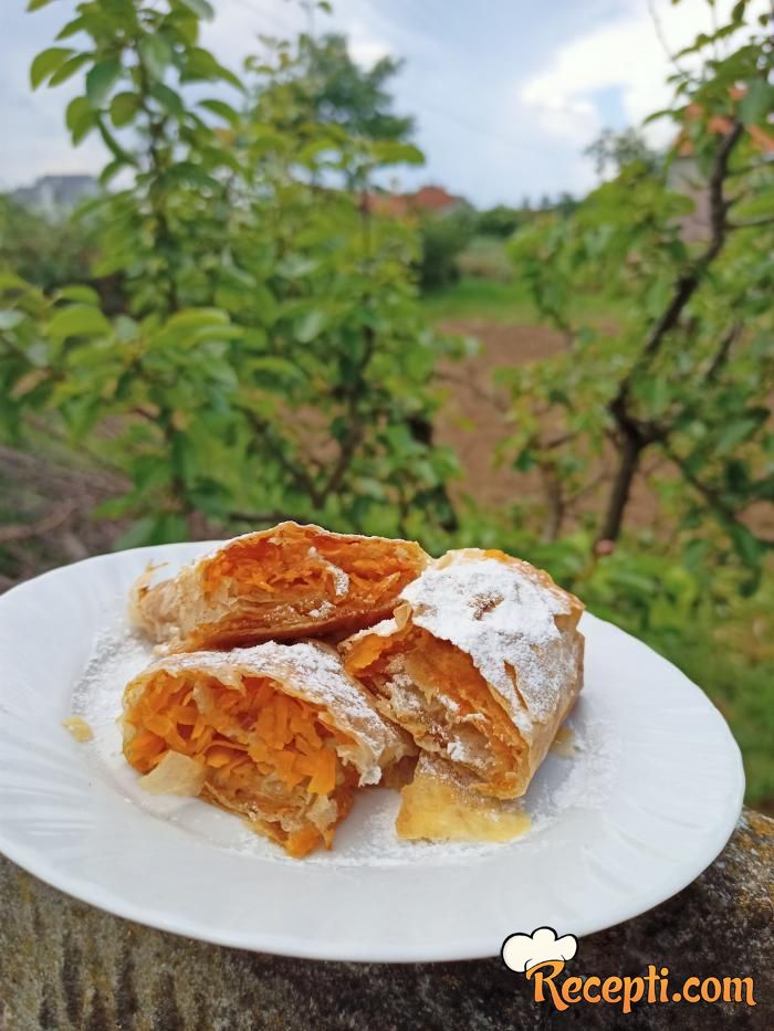 Bakina pita sa pečenkom