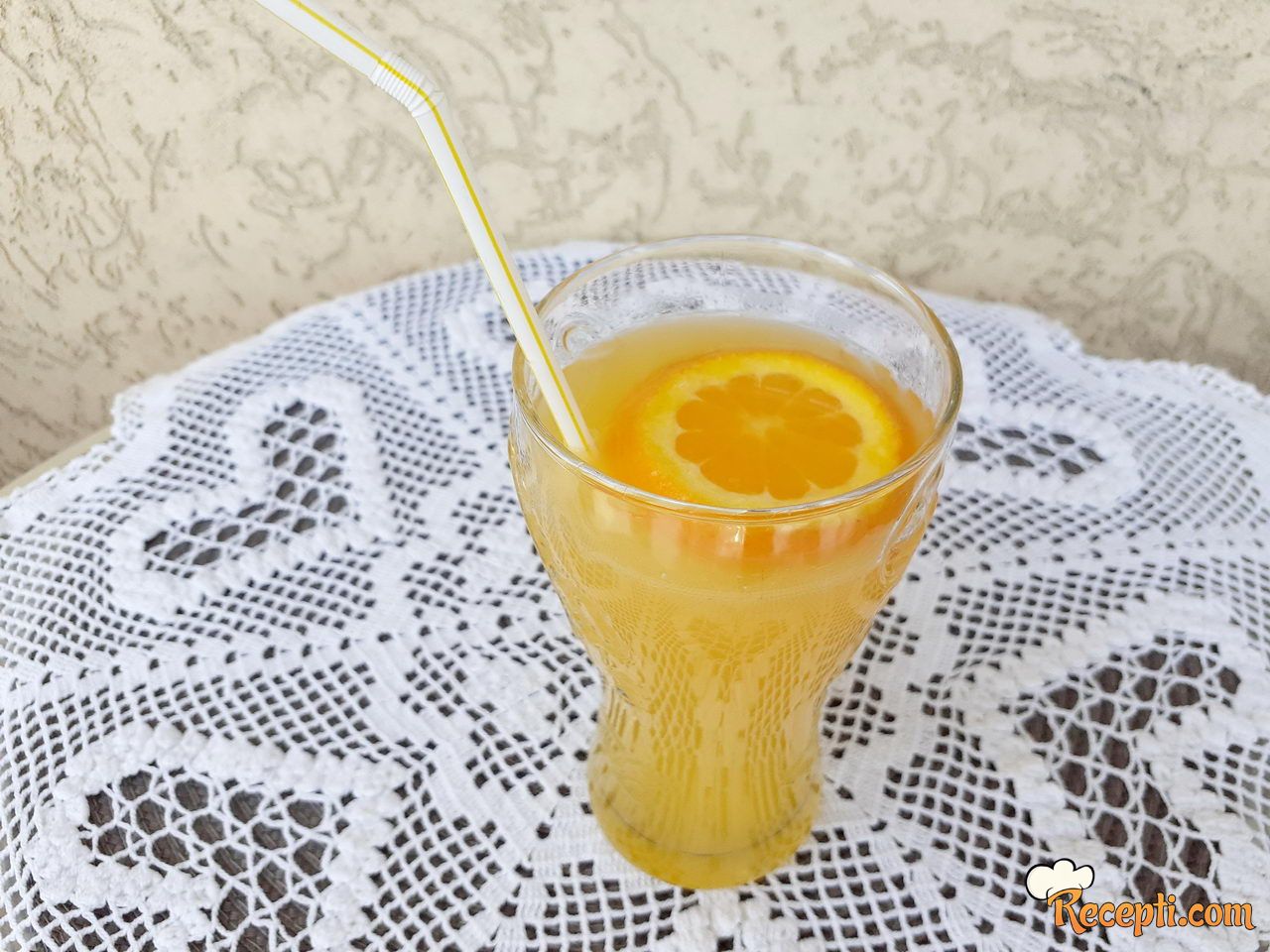 Ceđeni sok od pomorandže i limuna