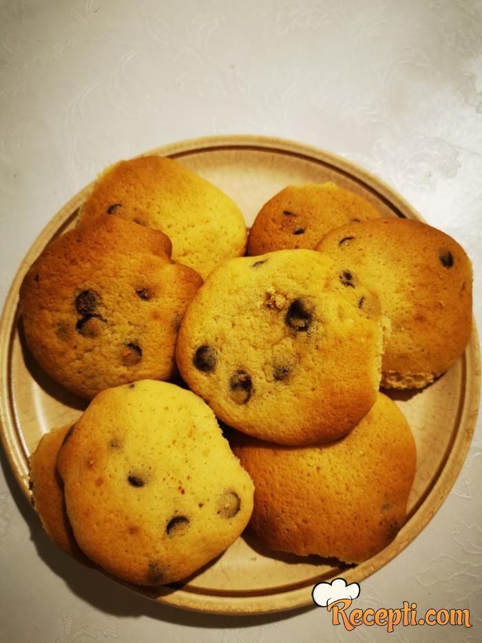 Chocolate chip cookies / Čokoladni keksići