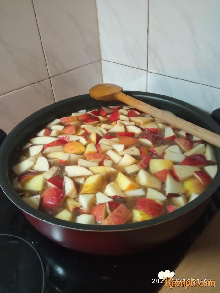 Kompot (jabuke, kruške)