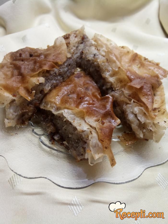 Baklava sa orasima i suvim grožđem