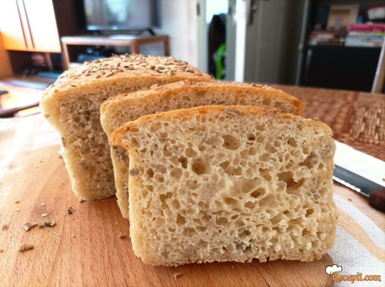Šupljikavi hleb sa semenkama