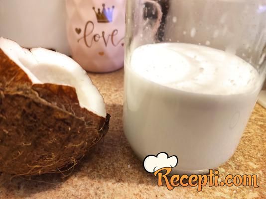 Kokosovo mleko od svežeg kokosa