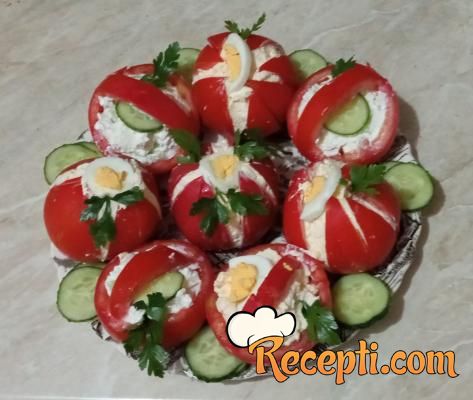 Punjeni paradajz sa sirom i jajima