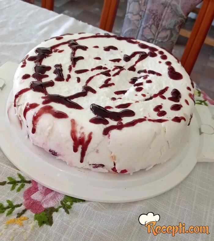 Šlag torta sa jagodama 