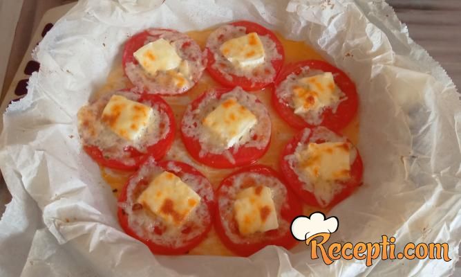 Zapečeni paradajz sa fetom i mocarelom
