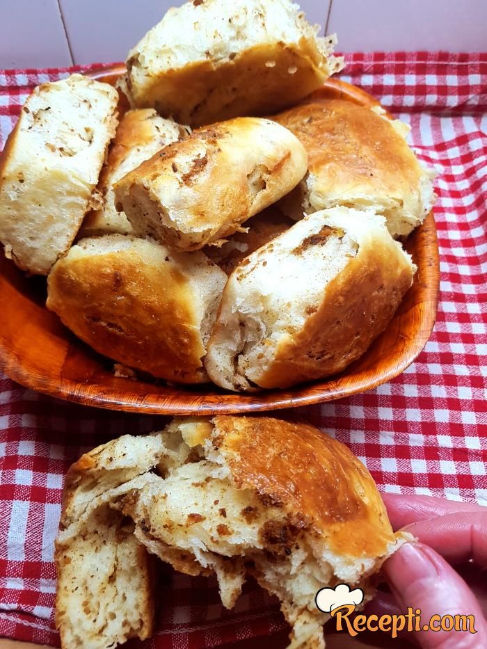 Puž pogačice sa čvarcima
