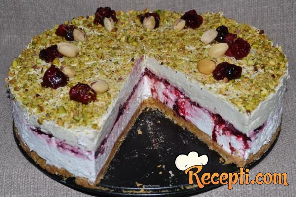 Kinder milk pistacije torta sa šumskim voćem