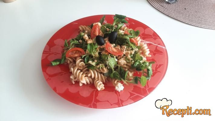 Obrok salata sa tunjevinom
