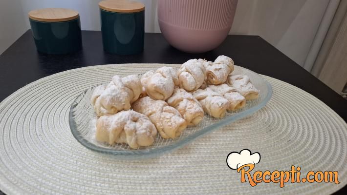 Posne kiflice sa džemom i bademom