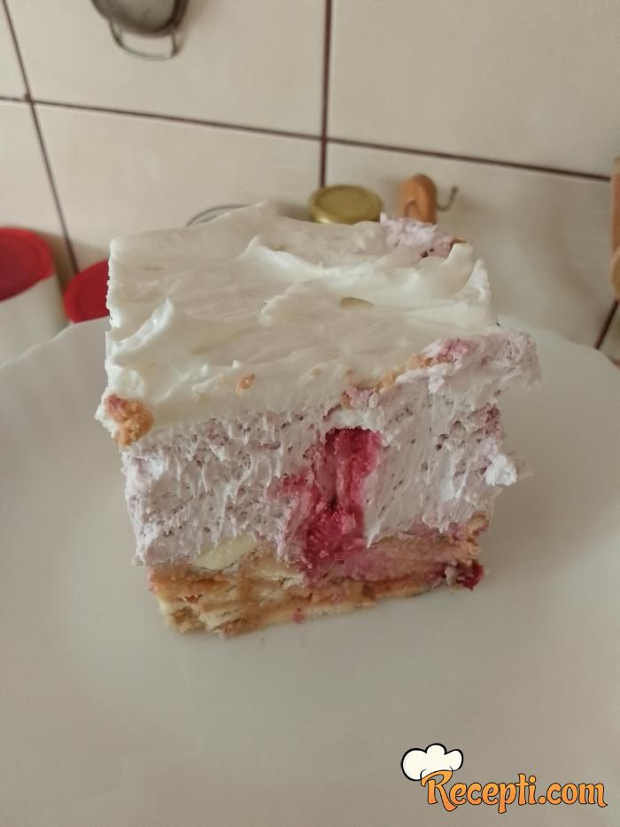 Brza torta sa višnjama i krem bananicama 