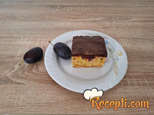 Fini kolač sa šljivama i džemom od šljiva
