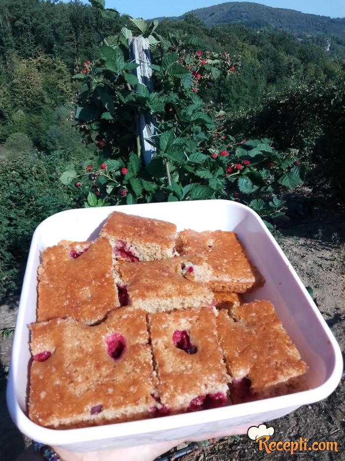 Posni kolač sa malinama (na vodi) 
