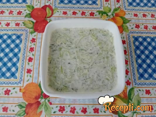 Mlečni sos sa mirođijom