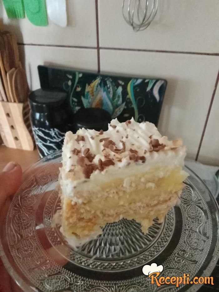 Brza torta sa pudingom od vanile, petit keksom i šlagom 
