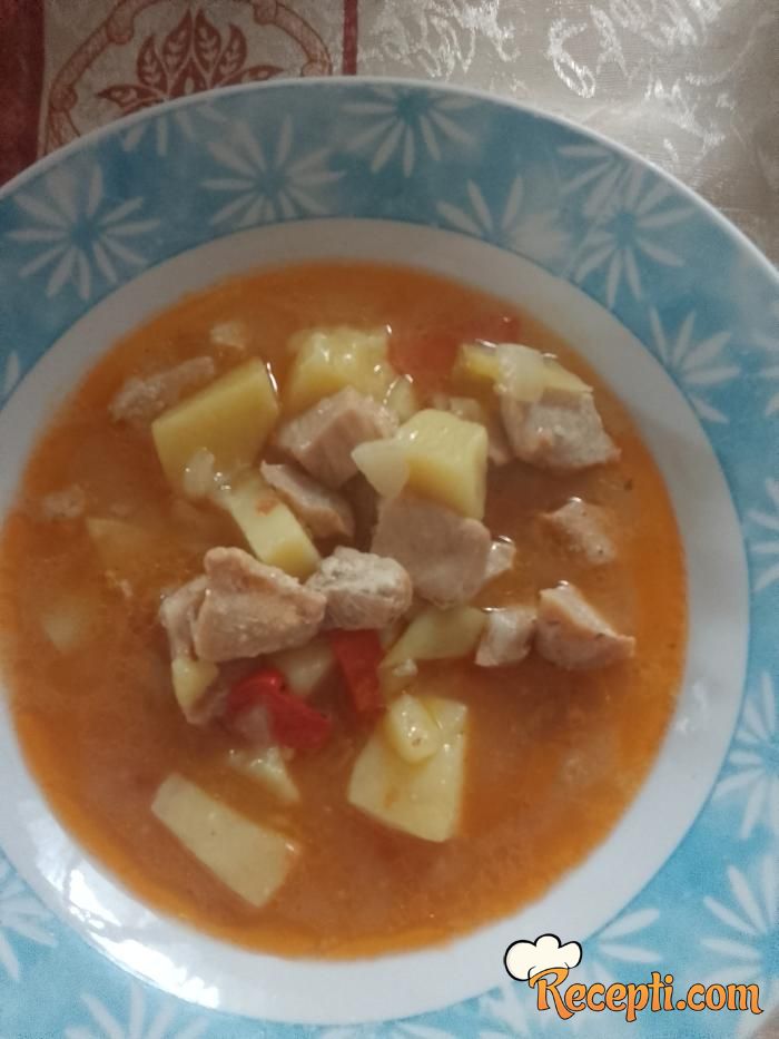 Krompir paprikaš sa mesom