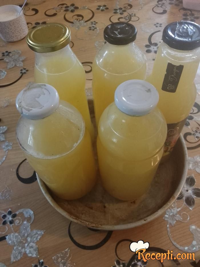 Sok od dunja (2)