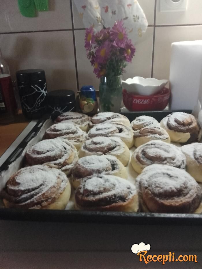 Šarene rolnice sa kremom