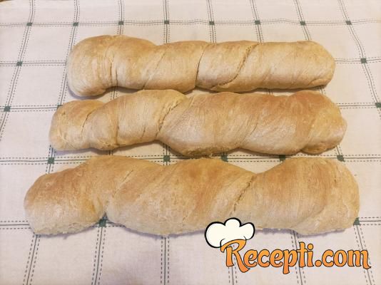 Hleb sa pšeničnim i kukuruznim brašnom