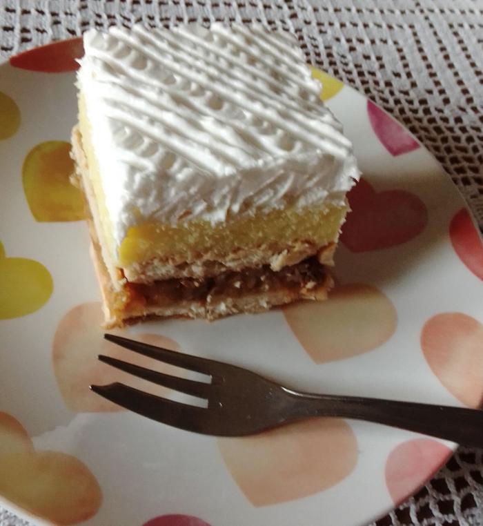 Torta sa jabukama, kokosom i keksom Torta sa jabukama, kokosom i keksom