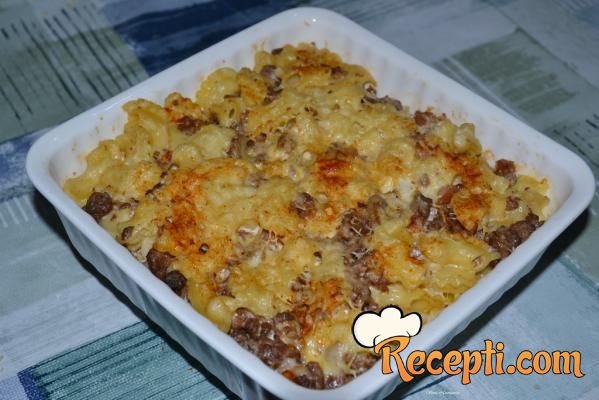 Zapečena testenina sa mlevenim mesom