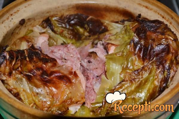 Barena plećka uvijena u listove kiselog kupusa