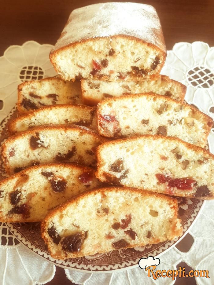 Kolač (štrudla) sa suvim voćem