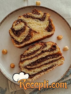 Babka sa lešnikom i kremom