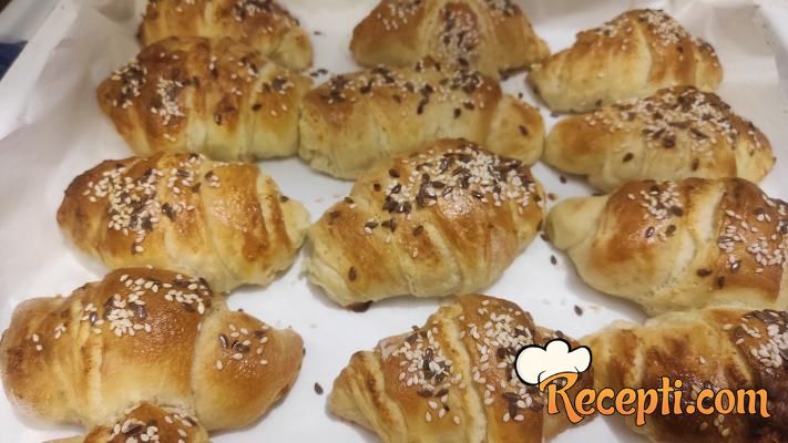 Kiflice sa sirom i kajmakom