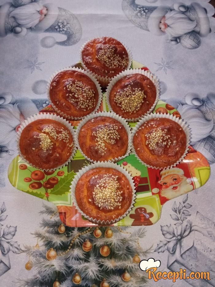 Mafini sa čajnom i kačkavaljem