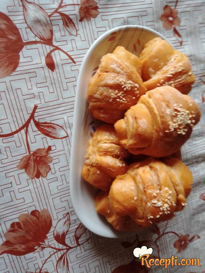 Posne kifle sa ajvarom