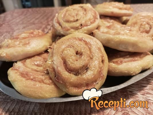 Posni pizza pužići