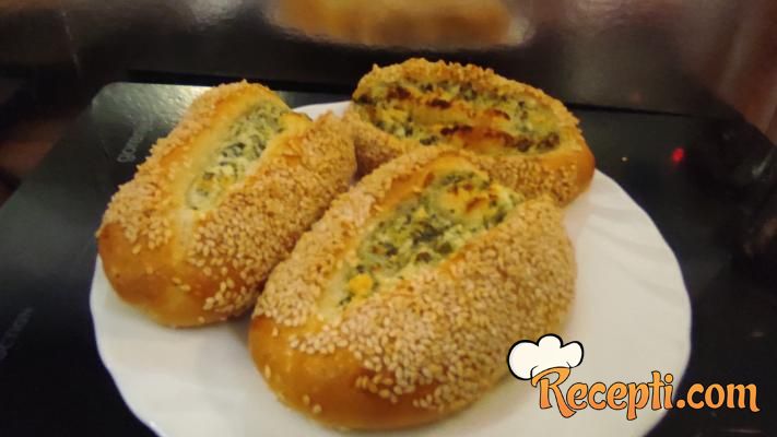 Čamci sa nadevom od sira i spanaća